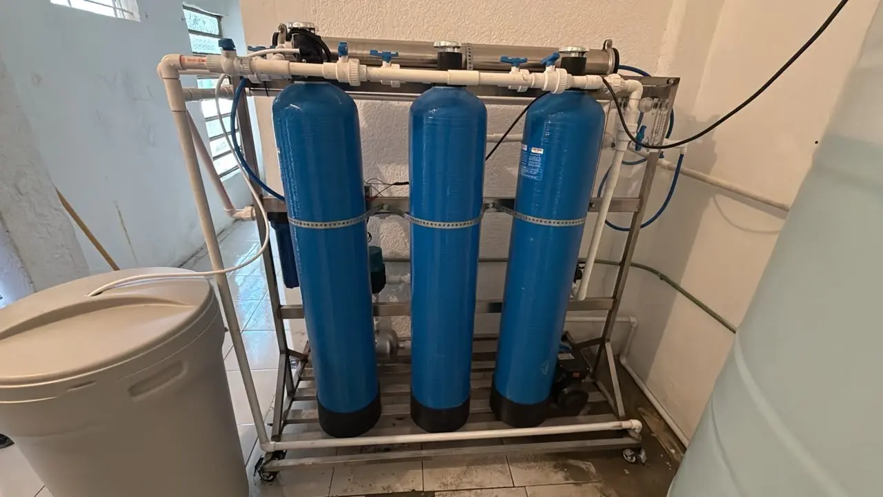 Tren de filtración para expendedora de agua